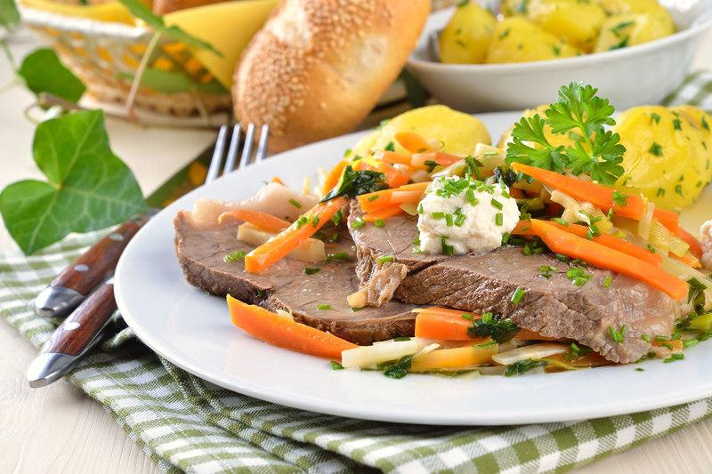 Zarter Tafelspitz auf Wurzelgemüse