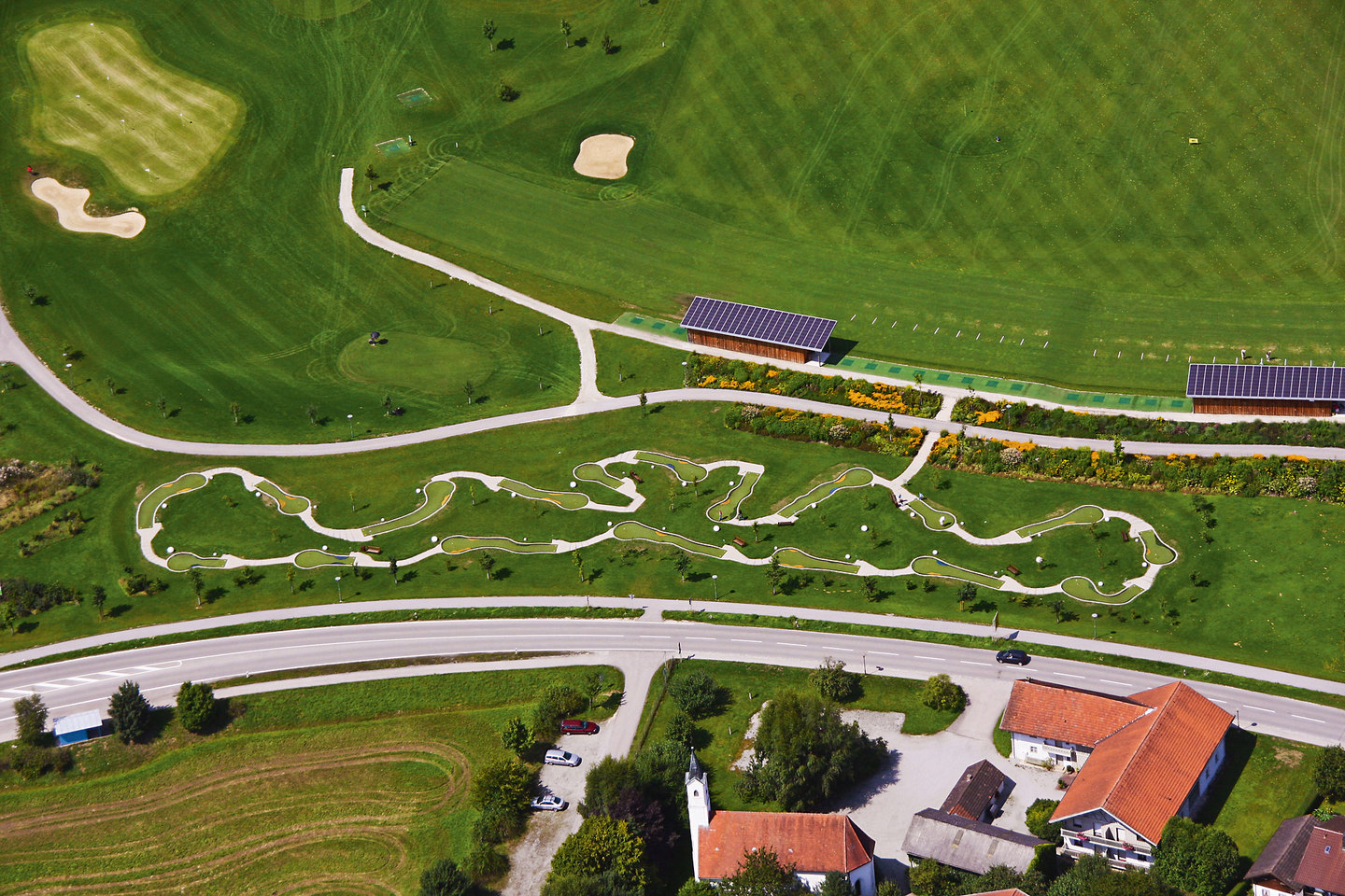 Luftaufnahme Spielgolf und Range