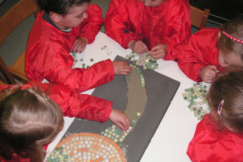 Mosaikmaterial für künstlerische Angebote