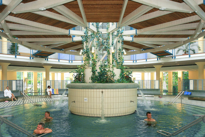 Das Rundbecken mit 36 °C im Therapiebad der Rottal Terme