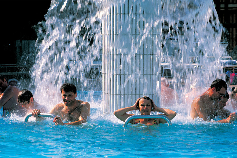 Der Massagepilz im Kaskadebecken