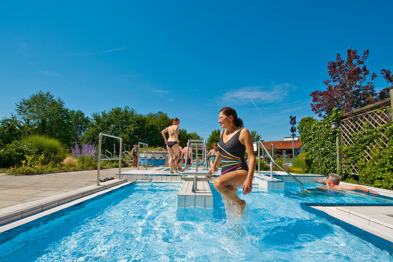 Kneippbecken heiß-kalt im Therapiebad - 18 / 40 °C