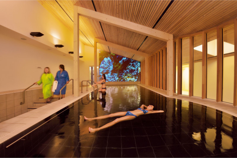 Laguna se slanou vodou v termálním světě Vitarium - 35 ° C