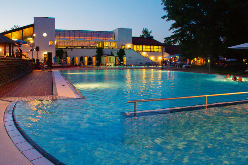 Sommerbecken in der Thermenwelt des Vitariums - 24 bis 26 °C